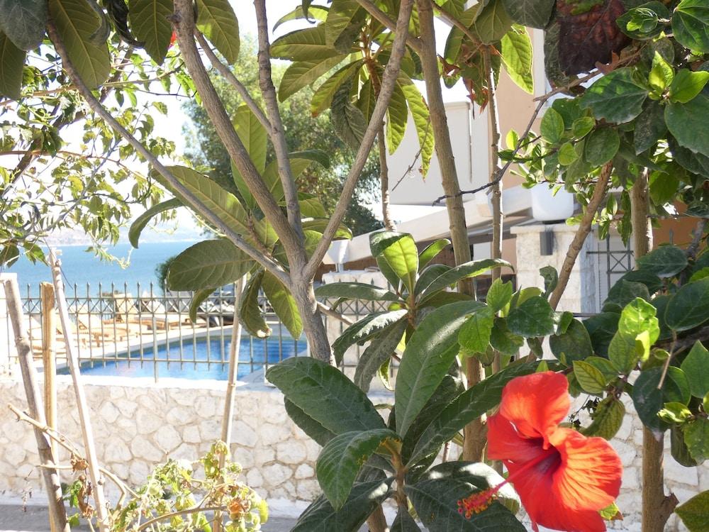 Lazaratos Hotel Kouvalata Exterior photo